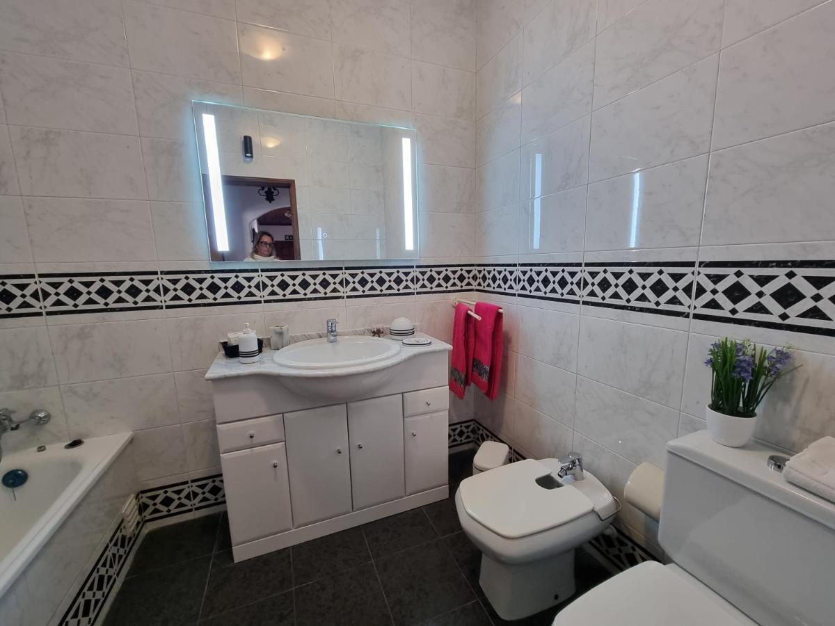 Apartmento Praia Da Dona Ana Lagos Eksteriør bilde