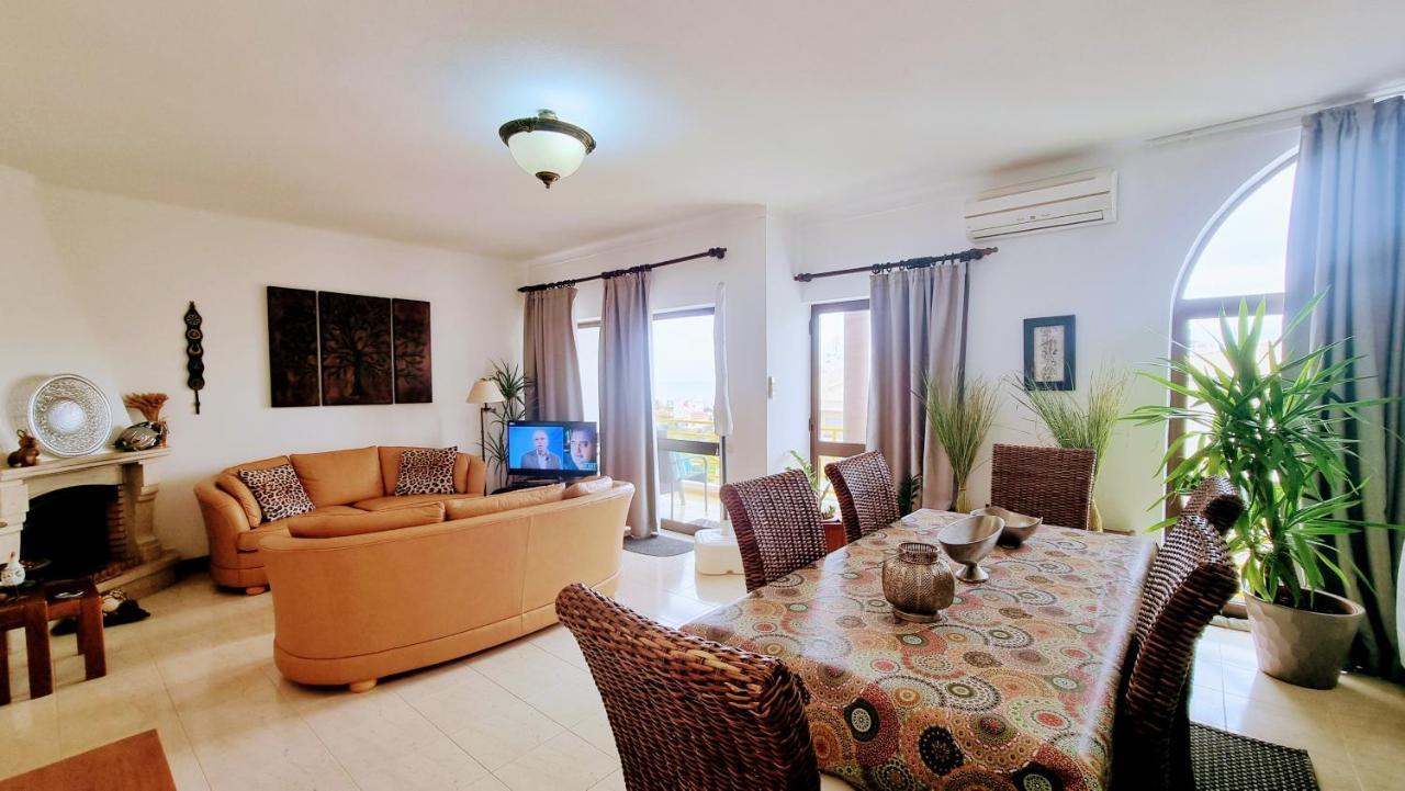 Apartmento Praia Da Dona Ana Lagos Eksteriør bilde