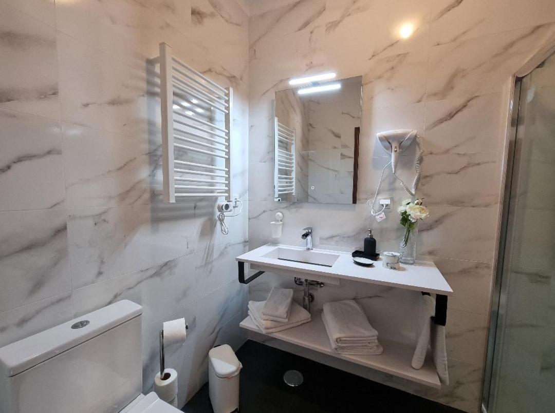 Apartmento Praia Da Dona Ana Lagos Eksteriør bilde