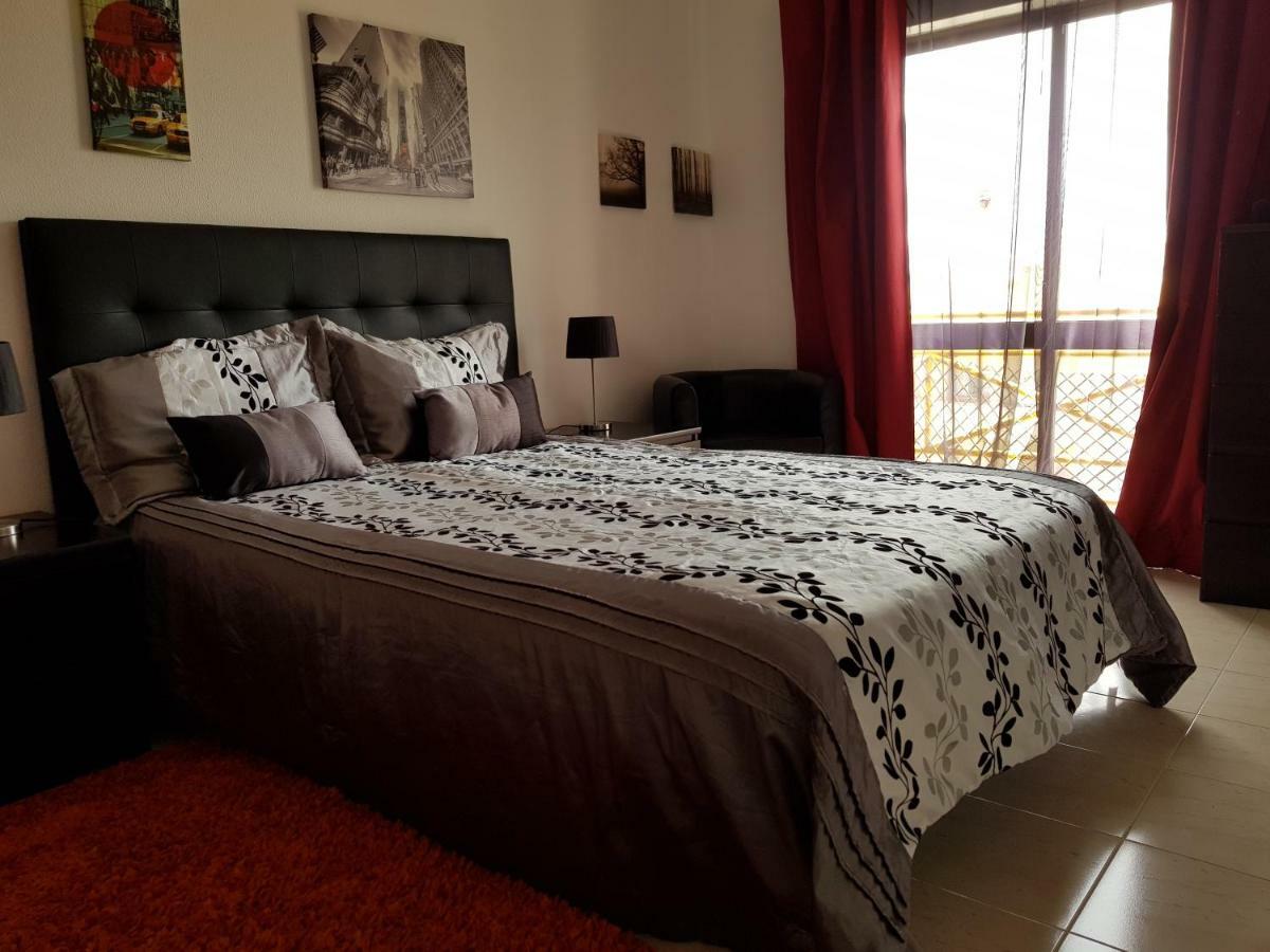 Apartmento Praia Da Dona Ana Lagos Eksteriør bilde